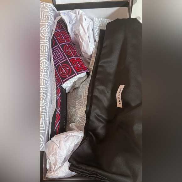 NATORI pointed toe satin mule - Picture 7 of 7